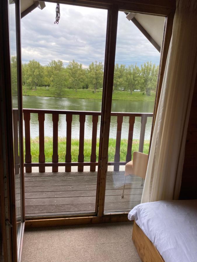 Chalet La Meuse Villa Maaseik Buitenkant foto