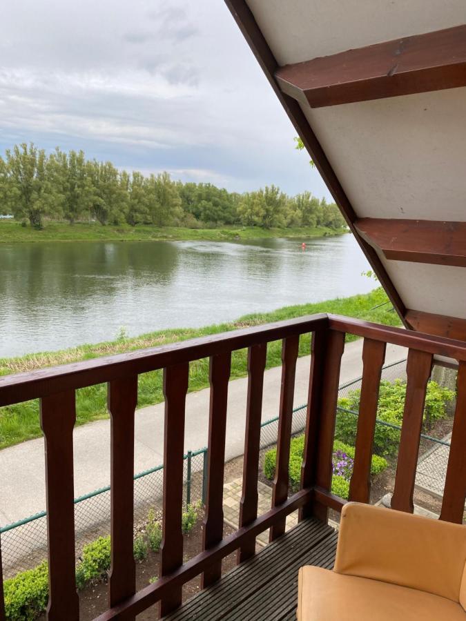 Chalet La Meuse Villa Maaseik Buitenkant foto