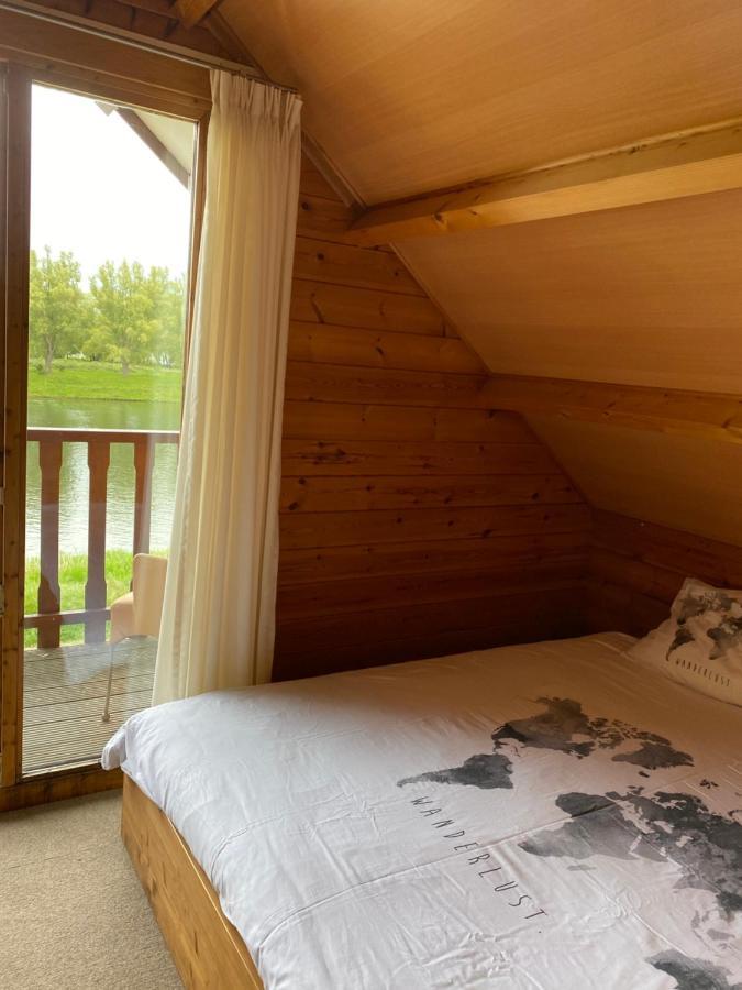 Chalet La Meuse Villa Maaseik Buitenkant foto