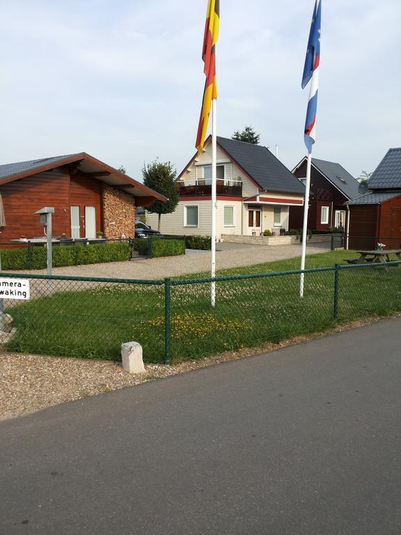 Chalet La Meuse Villa Maaseik Kamer foto
